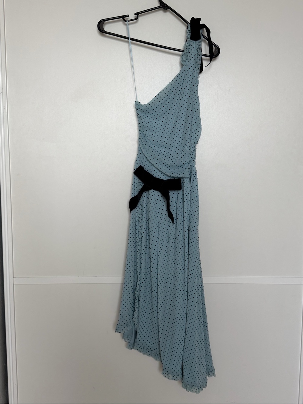 Kimchi Blue Light Blue Polka Dot One-Shoulder Asymmetrical Dress with Black Bow